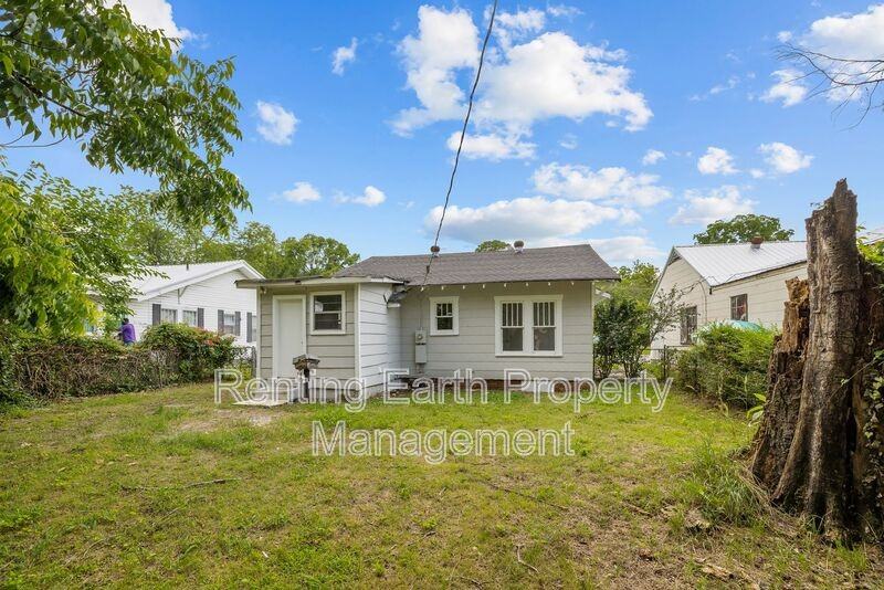 4813 Court S - Photo 4 of 17