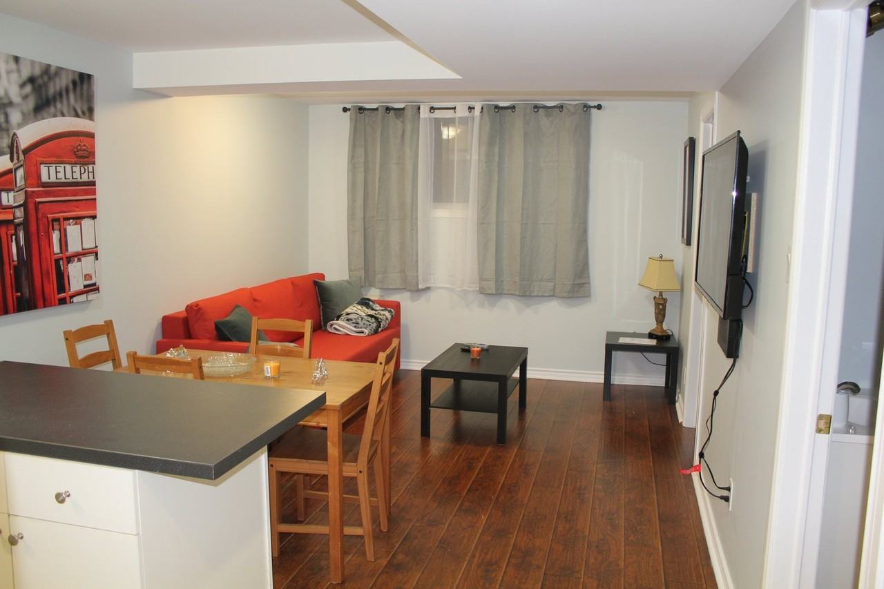 895 Pinewood Cres - Photo 3 of 11