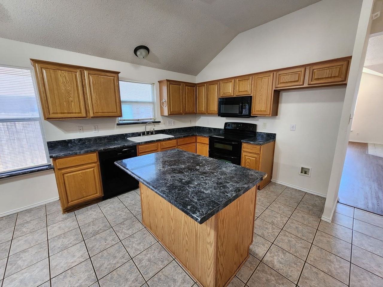 504 Ryan St - Photo 5 of 25