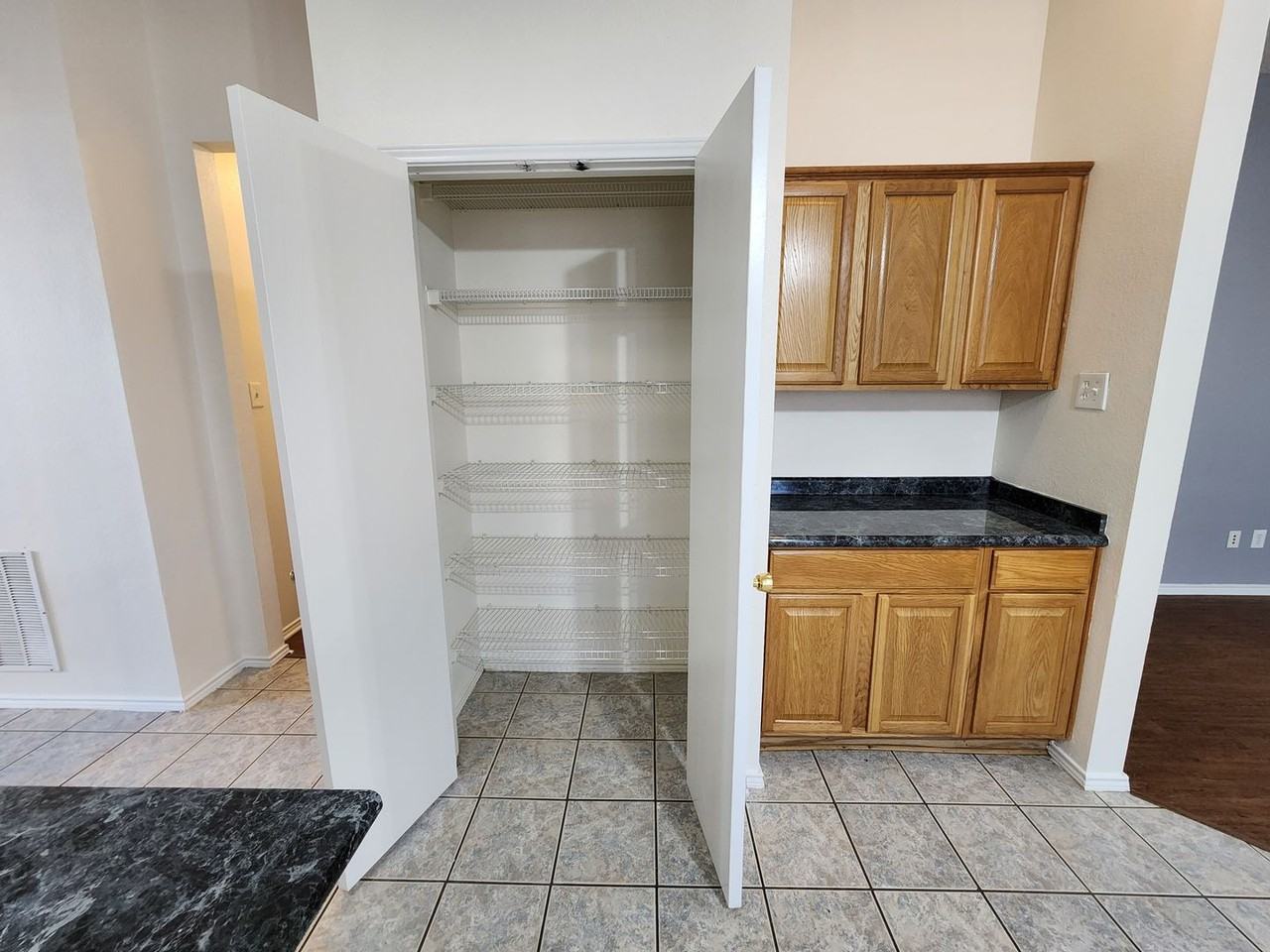 504 Ryan St - Photo 7 of 25