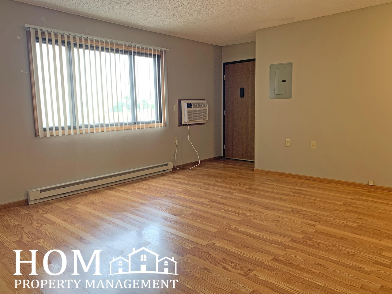 121 West Lind Street - Photo 2 of 8