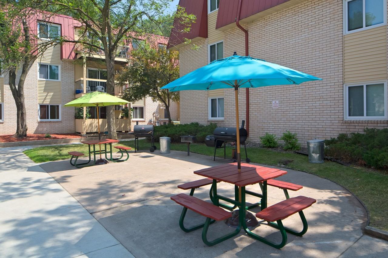 Lamplighter Village Apartments - Photo 3 of 10