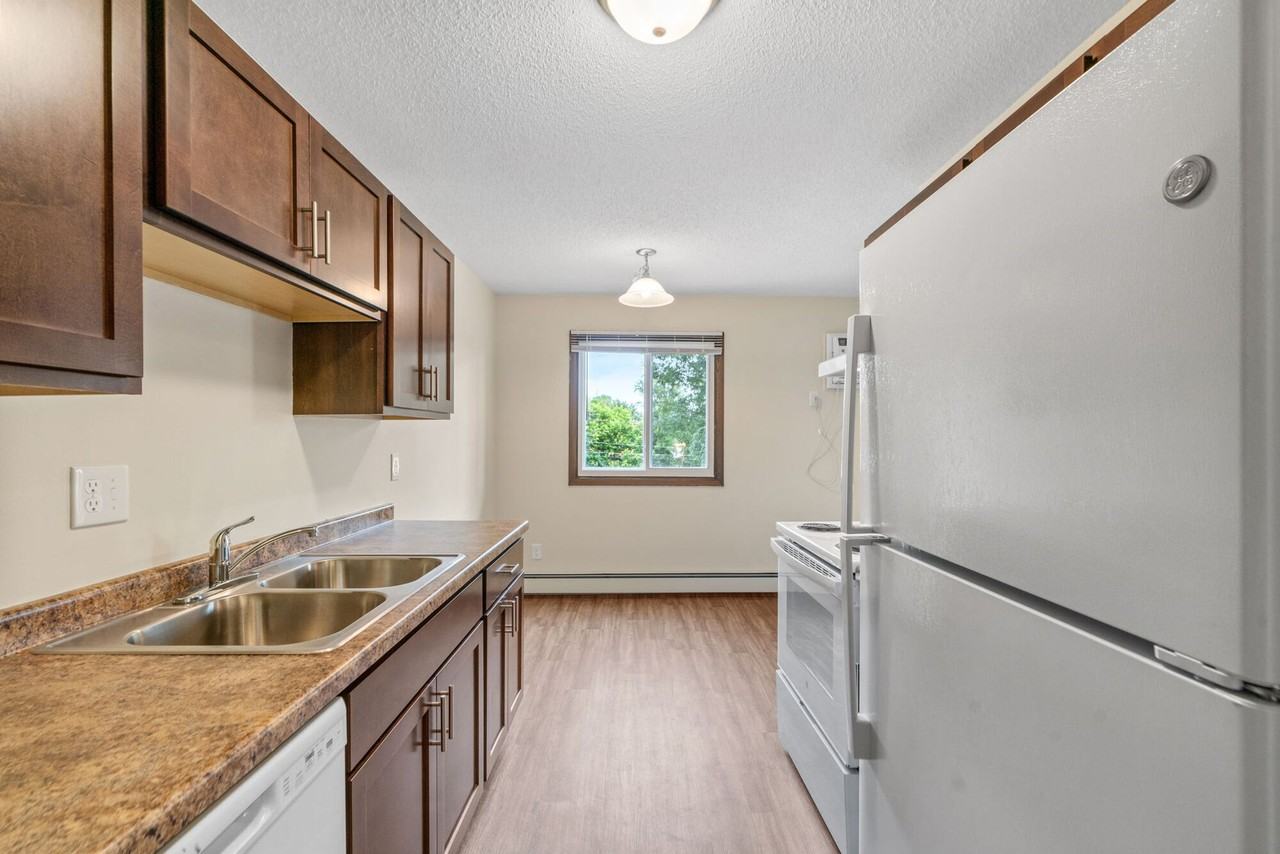 Lamplighter Village Apartments - Photo 4 of 10