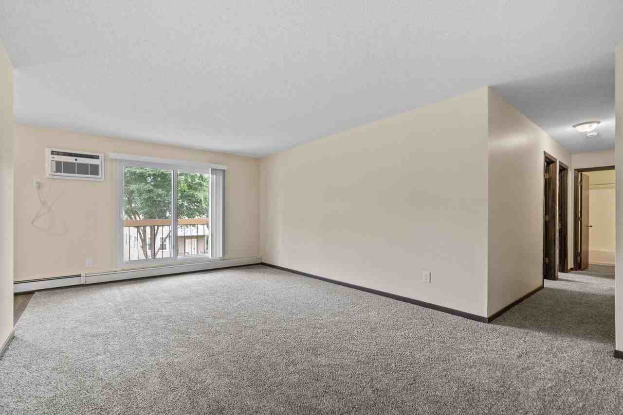 Lamplighter Village Apartments - Photo 5 of 10