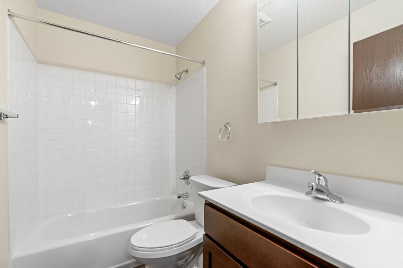 Lamplighter Village Apartments - Photo 7 of 10