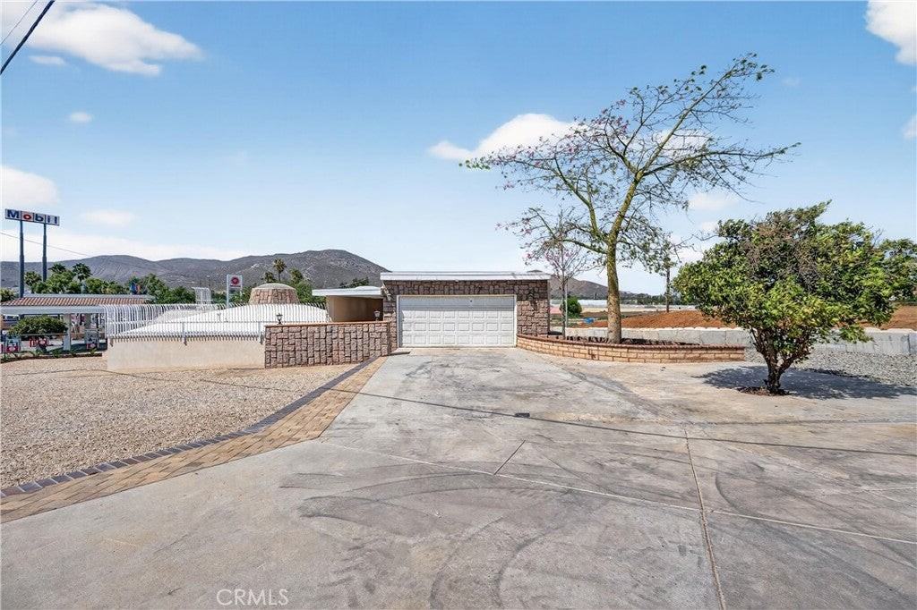 6735 Jewel St - Photo 2 of 43