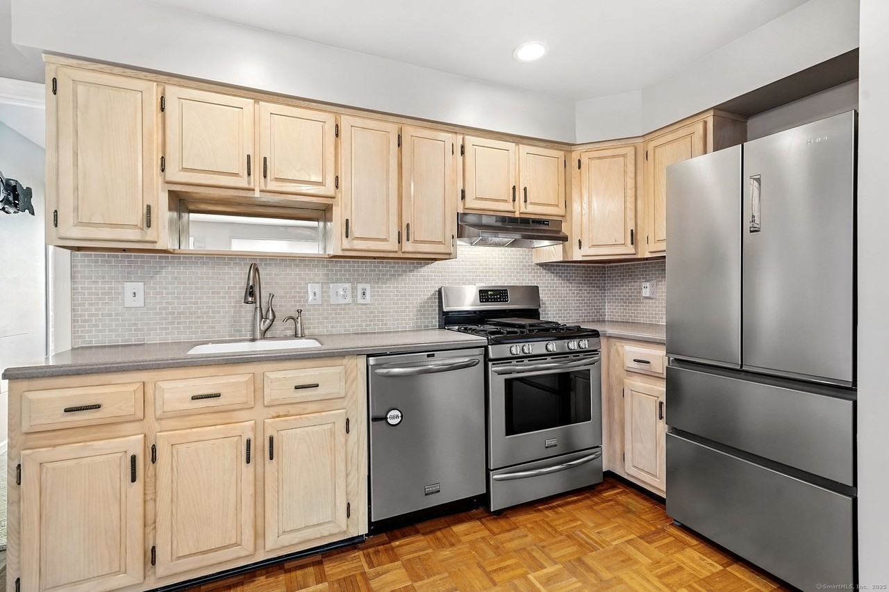 7 Dean St - Photo 3 of 26