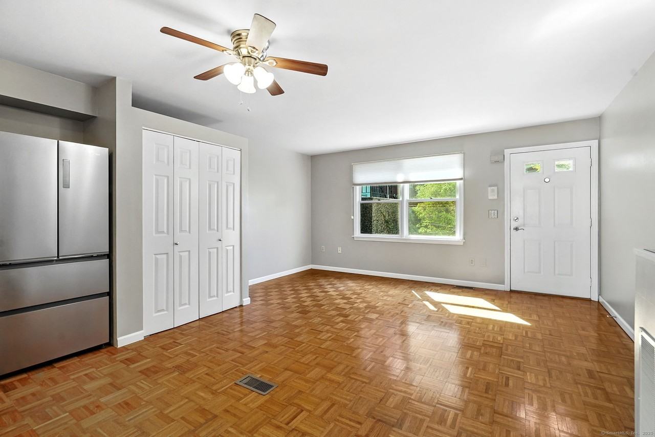 7 Dean St - Photo 4 of 26