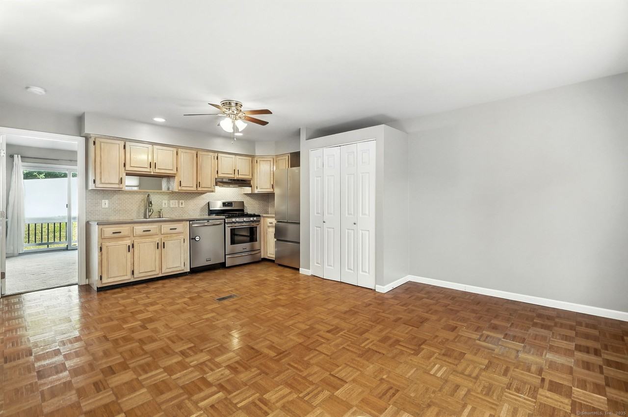 7 Dean St - Photo 6 of 26