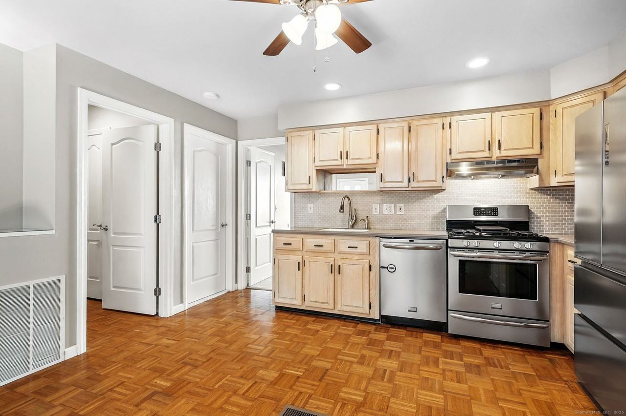 7 Dean St - Photo 7 of 26