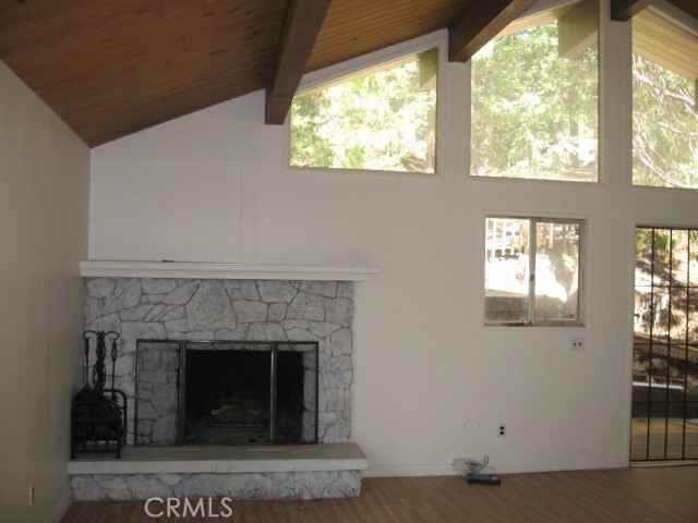 2756 Circle Dr - Photo 3 of 9