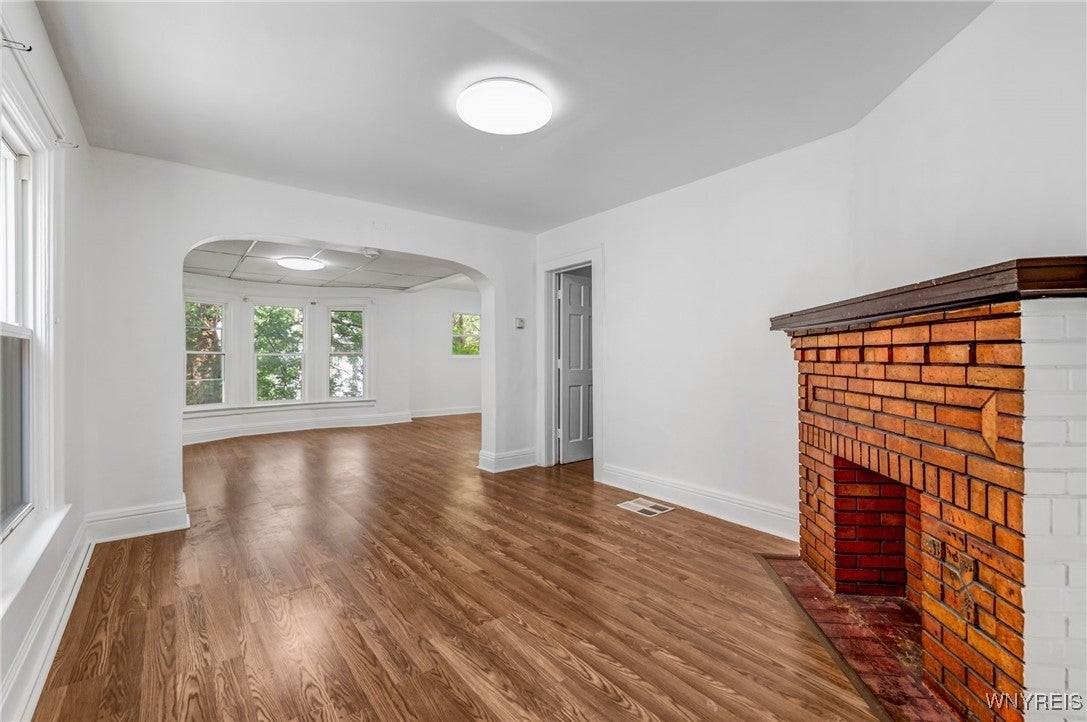 722 Hopkins St - Photo 4 of 22