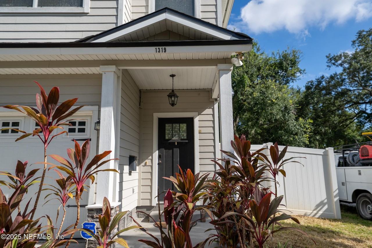 1319 Lasalle St - Photo 2 of 25