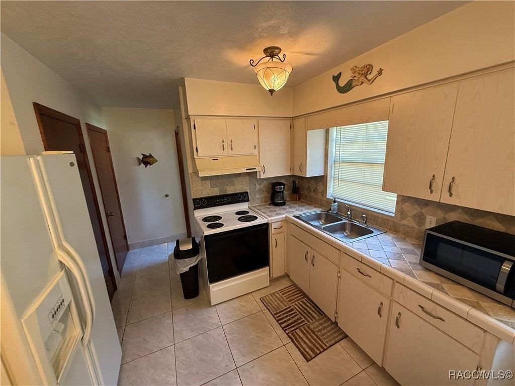 9469 W Milwaukee Ct - Photo 6 of 20