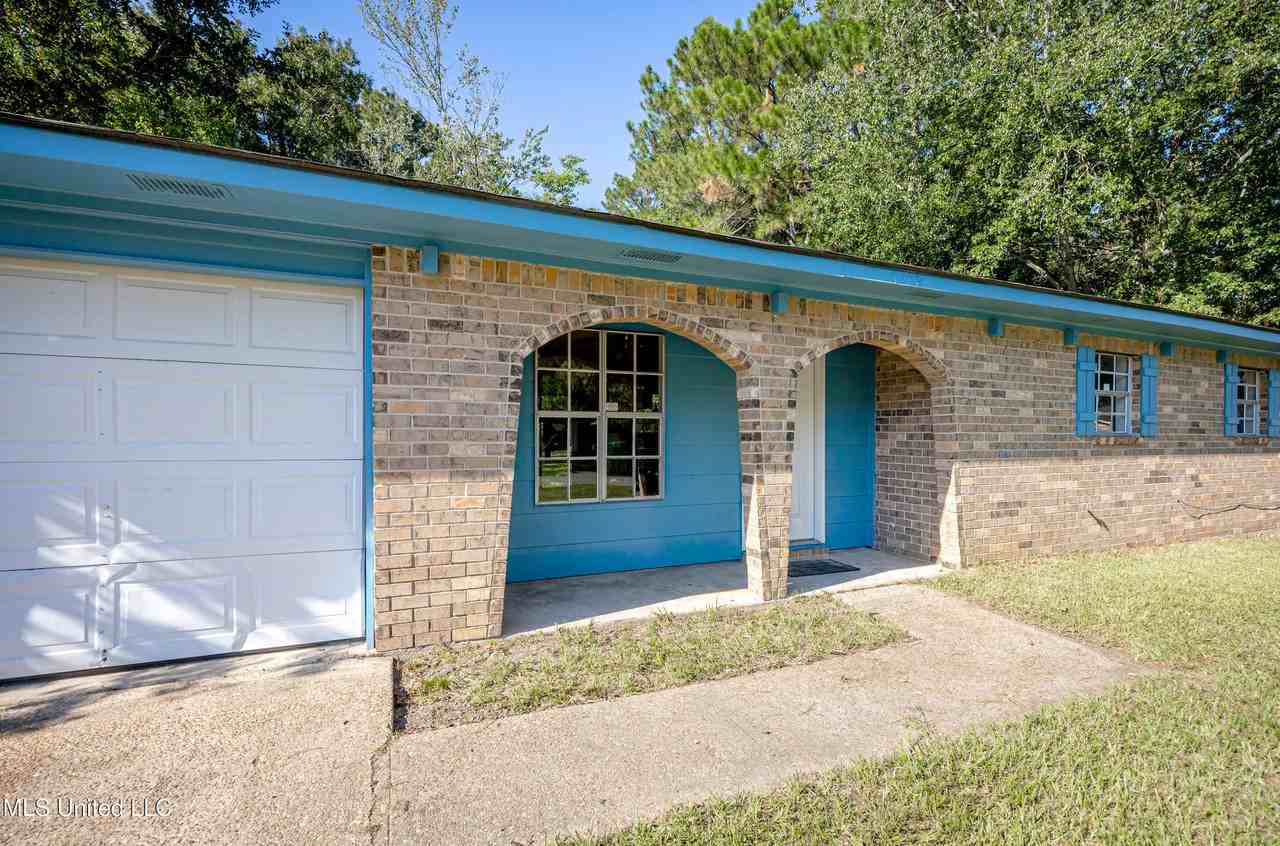 1512 Riverside Dr - Photo 4 of 45