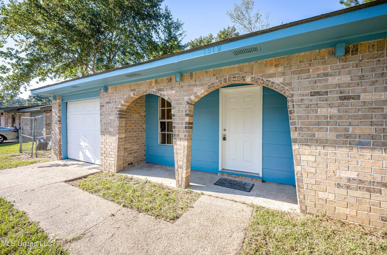 1512 Riverside Dr - Photo 5 of 45