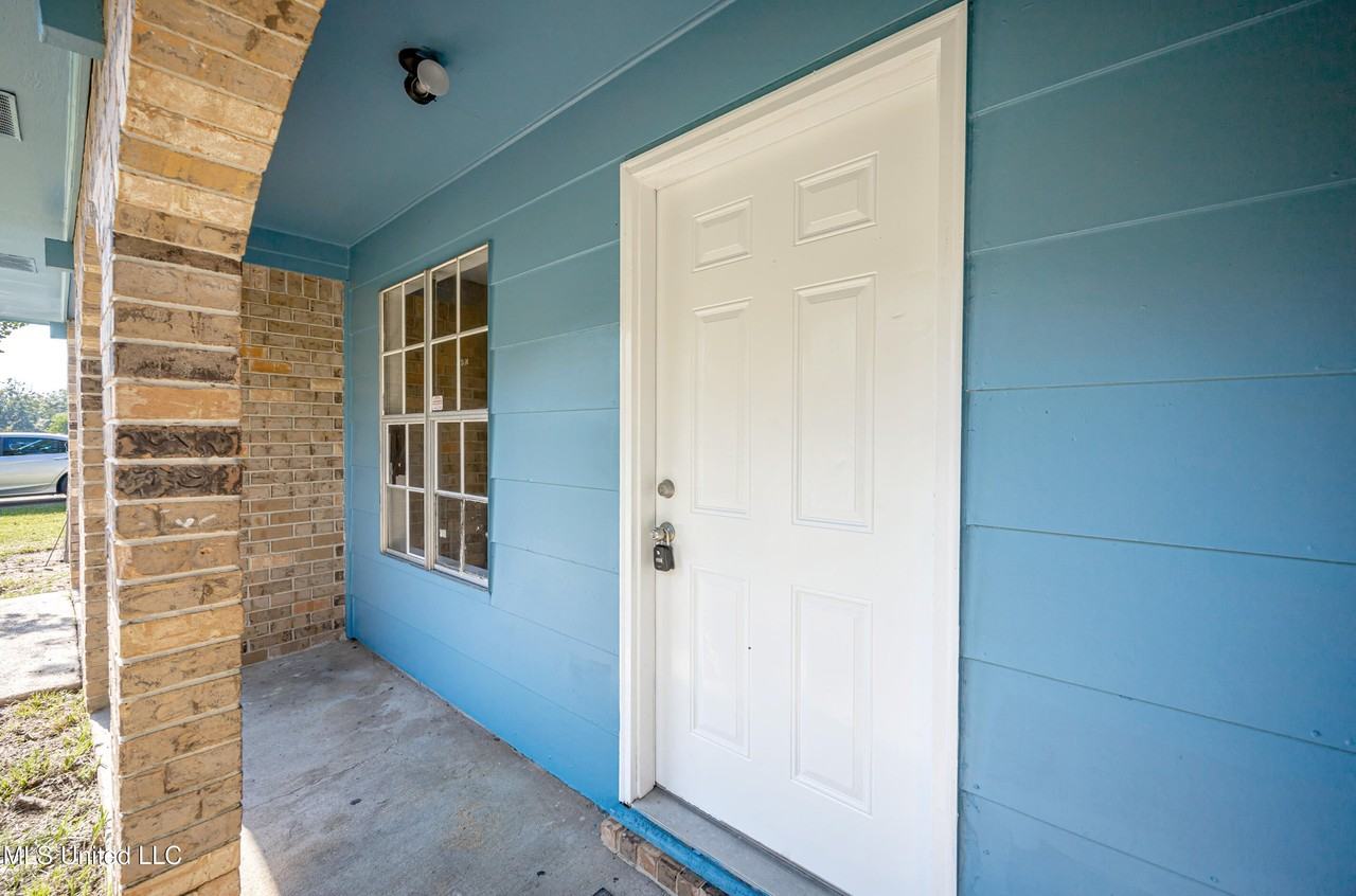 1512 Riverside Dr - Photo 6 of 45