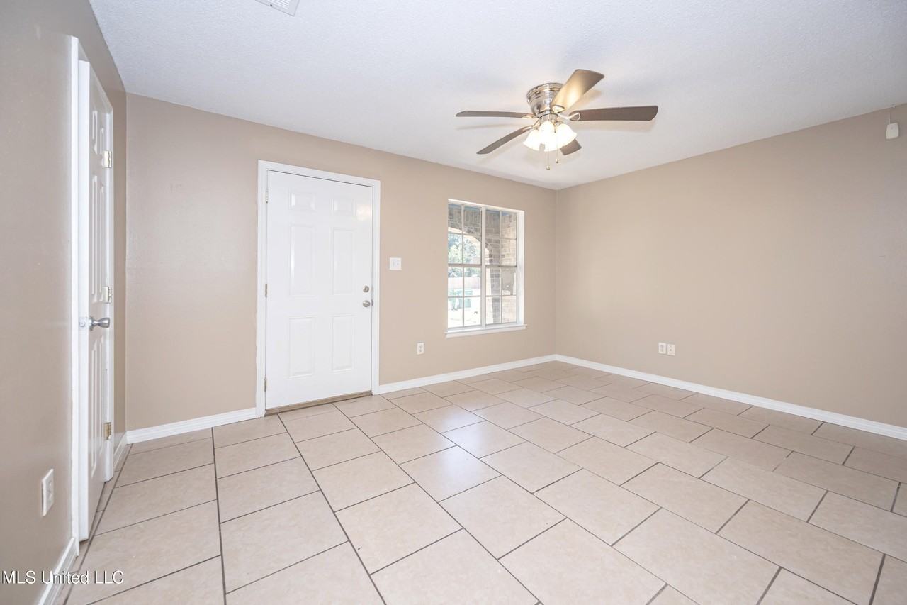 1512 Riverside Dr - Photo 7 of 45