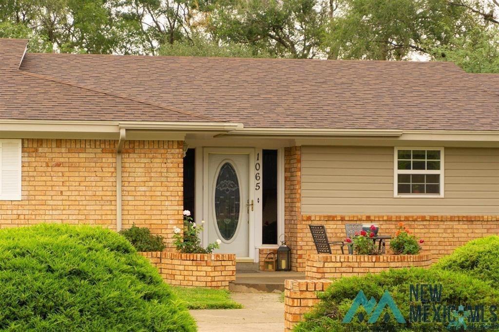 1065 Fairway Ter - Photo 2 of 36