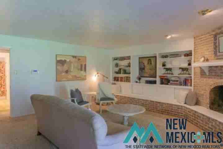 1065 Fairway Ter - Photo 3 of 36