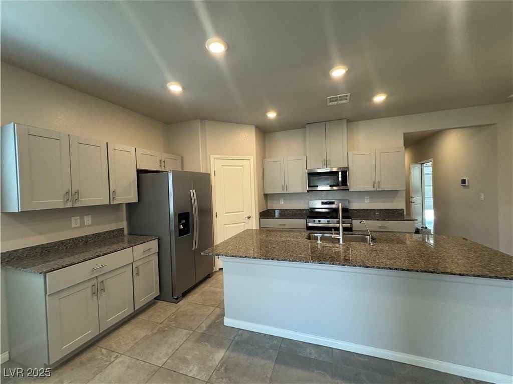 7560 Blue Lotus Ave - Photo 3 of 24