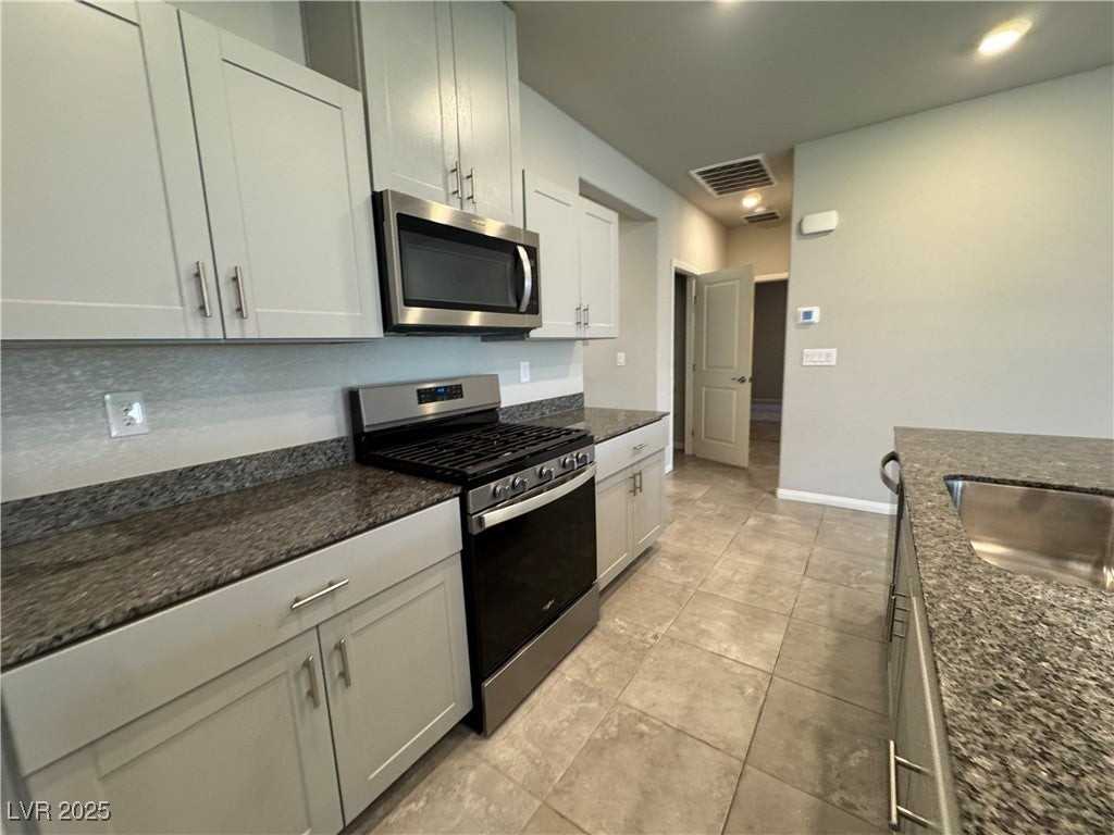 7560 Blue Lotus Ave - Photo 7 of 24