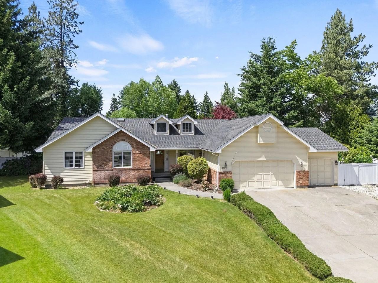 13215 N Washington Ct - Photo 2 of 18