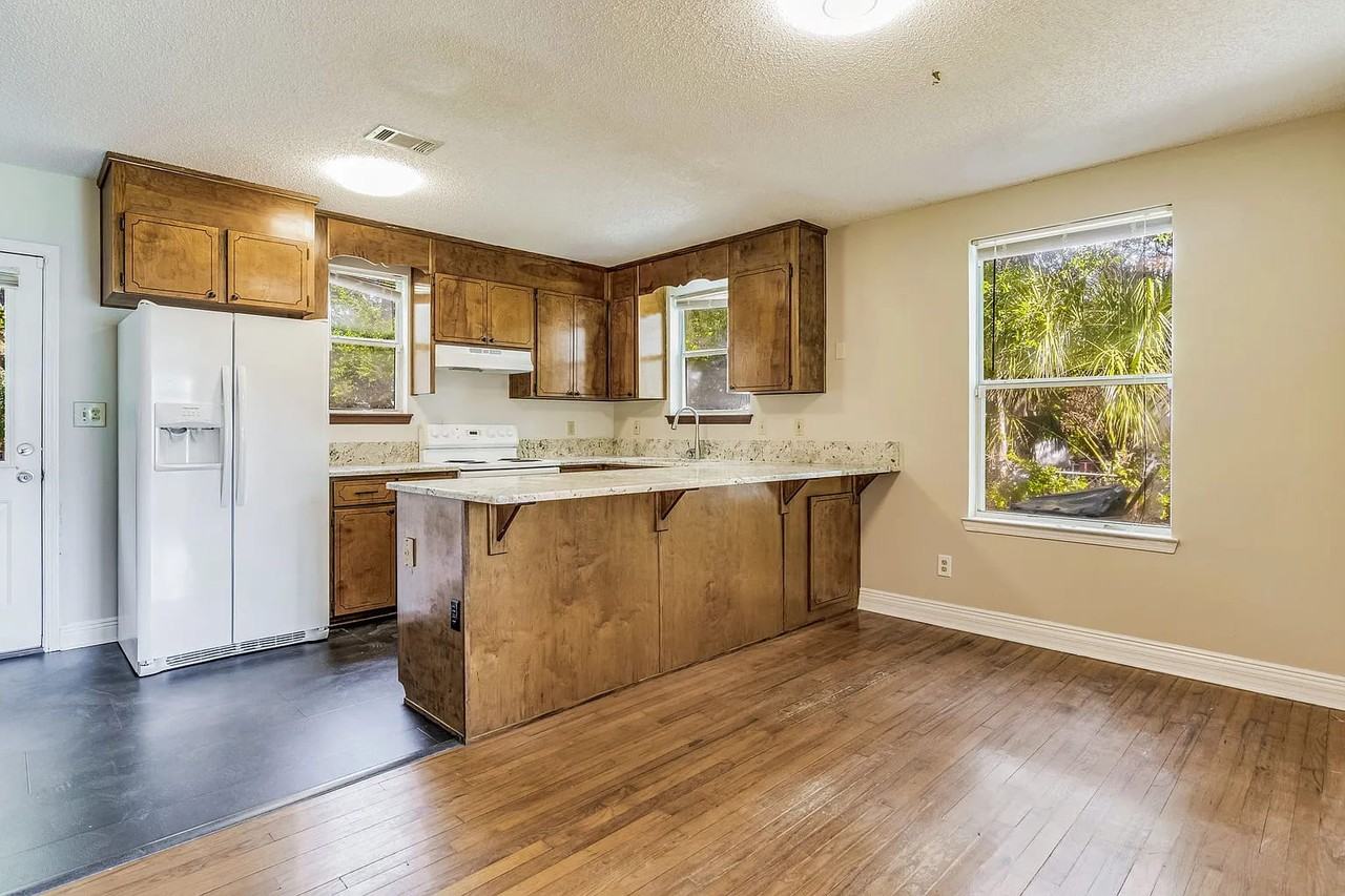 1206 Dexter Ave - Photo 2 of 24