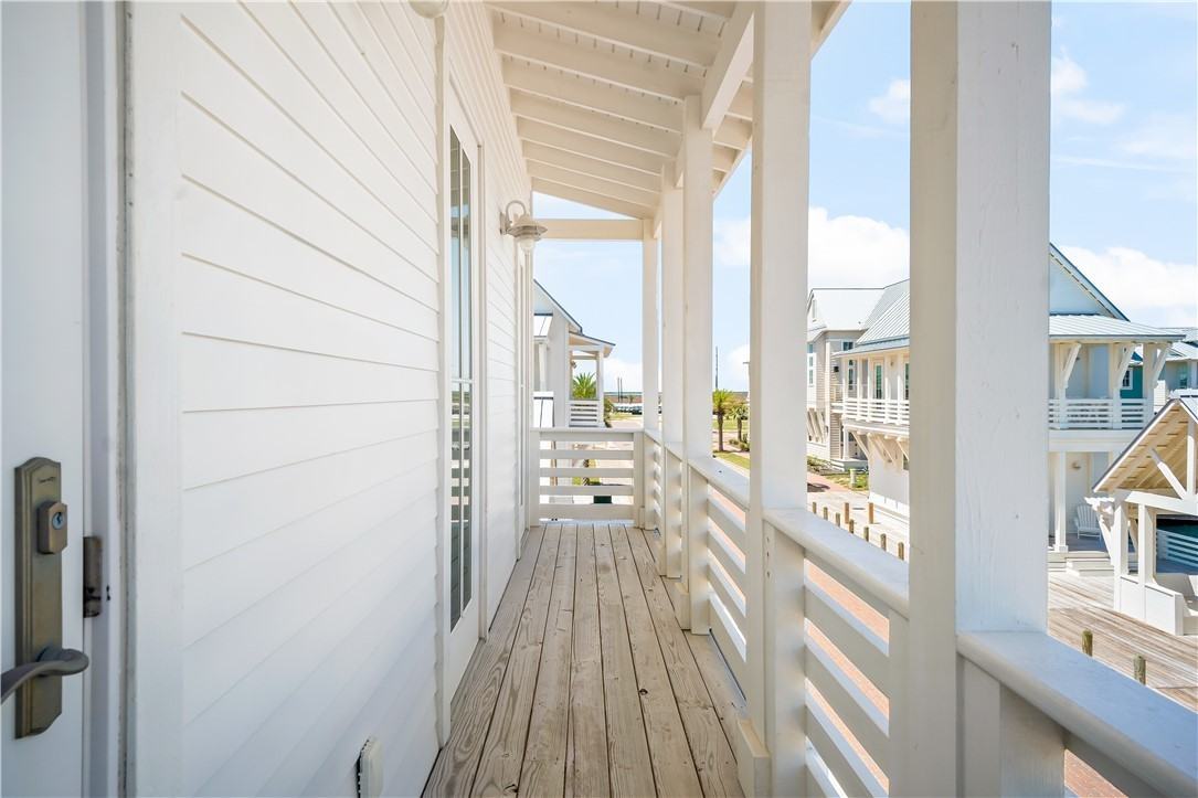 551 S Shore Dr - Photo 3 of 10