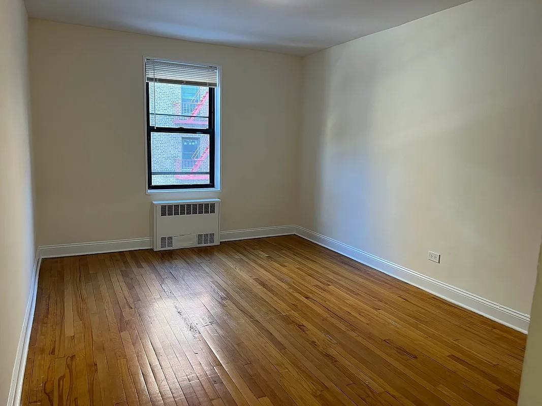 3421 77th St - Photo 3 of 12