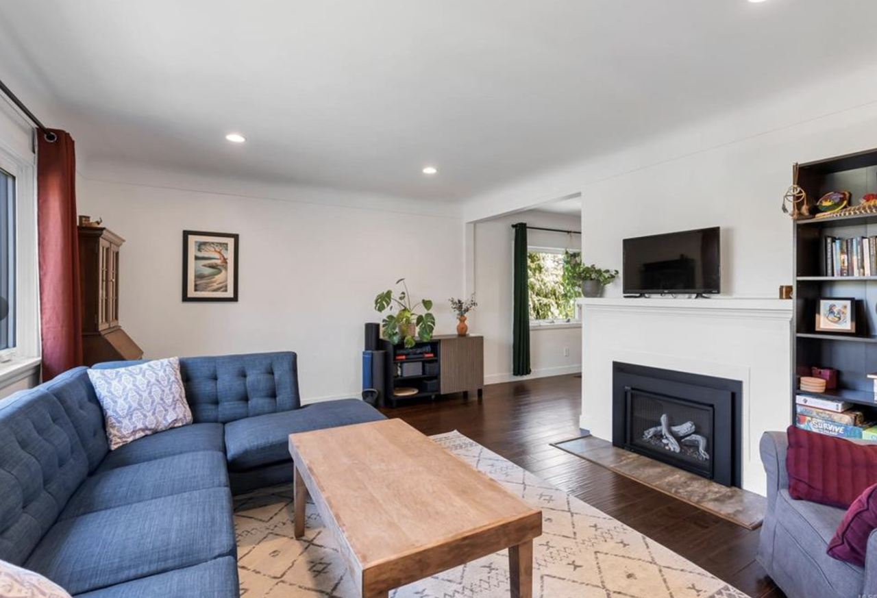 1227 Alderman Rd Uppr - Photo 2 of 10