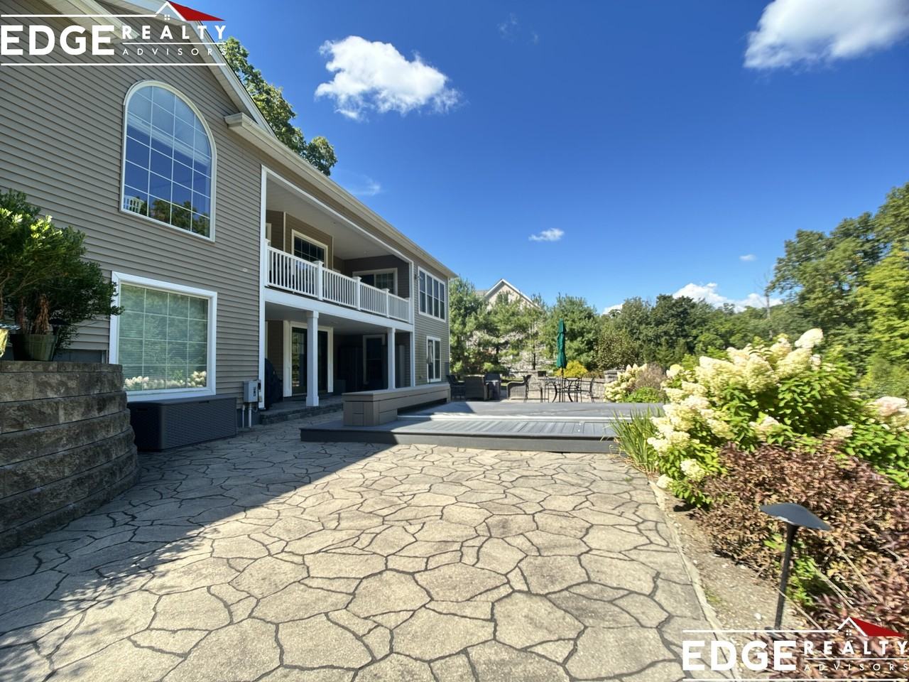 128 Union St #B - Photo 3 of 17