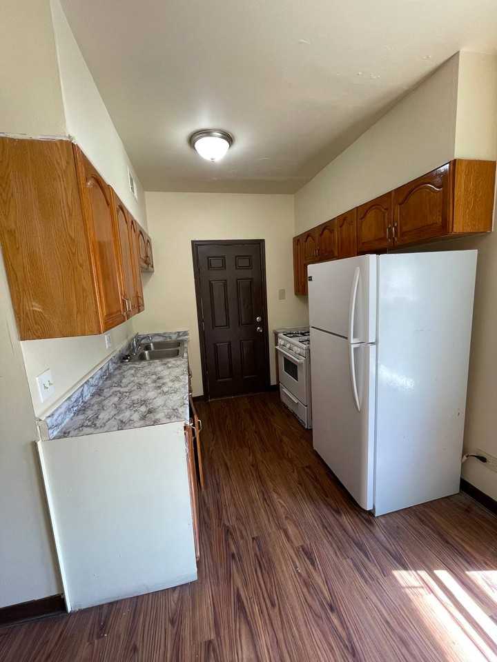 7521 S Coles Ave #2D - Photo 2 of 3