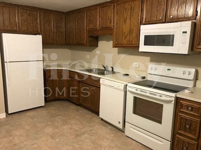 16025 Dobson Ave - Photo 3 of 15