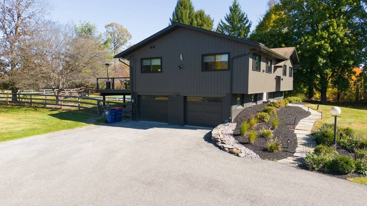 1473 Hollow Rd - Photo 2 of 28