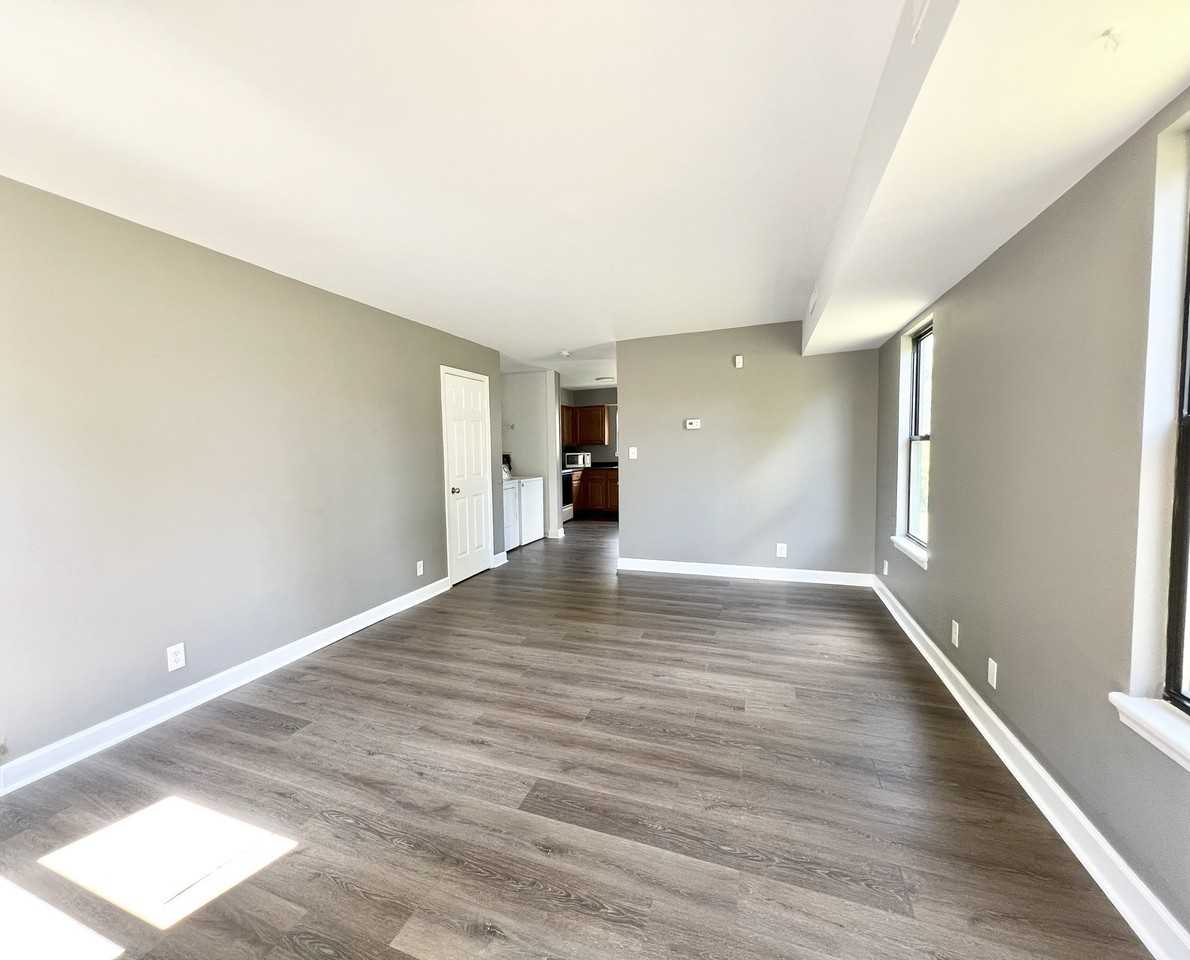 1537 R West Kentucky Street - Photo 2 of 14