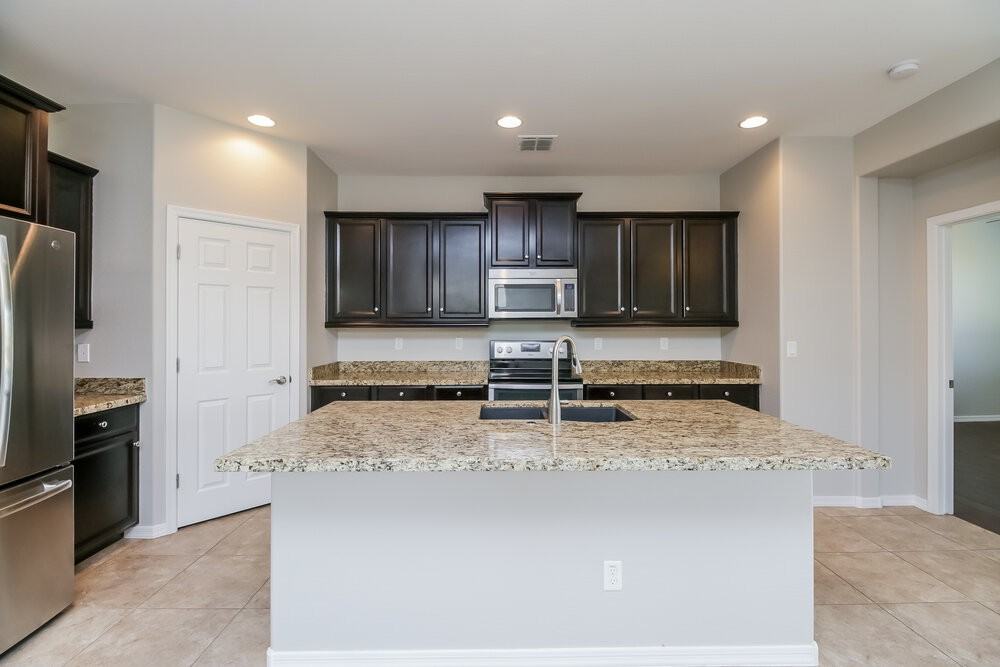 1642 W Desert Spring Way - Photo 6 of 16