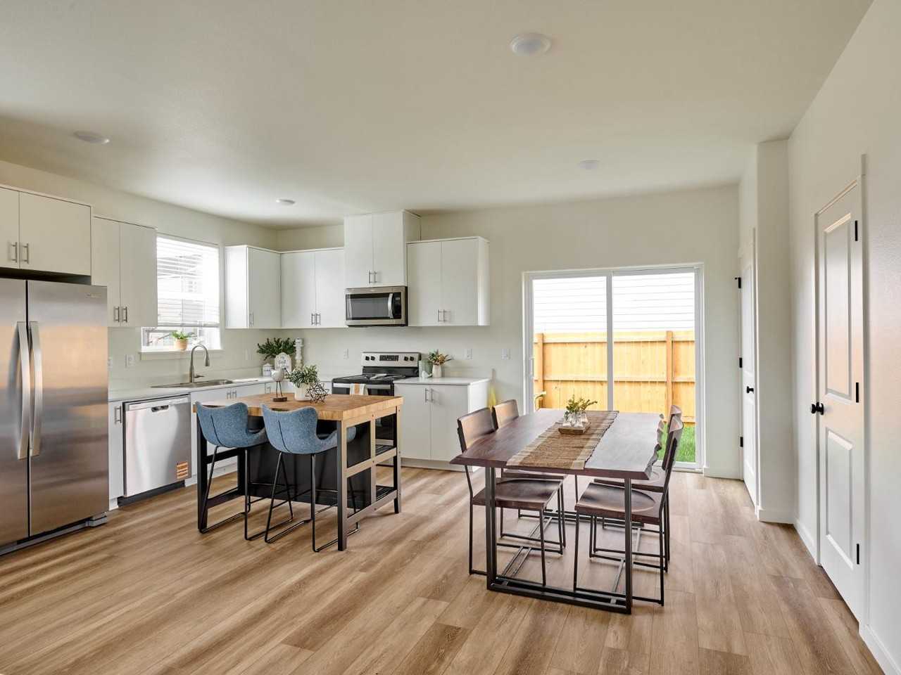 2784 Lyon Street - Photo 5 of 14