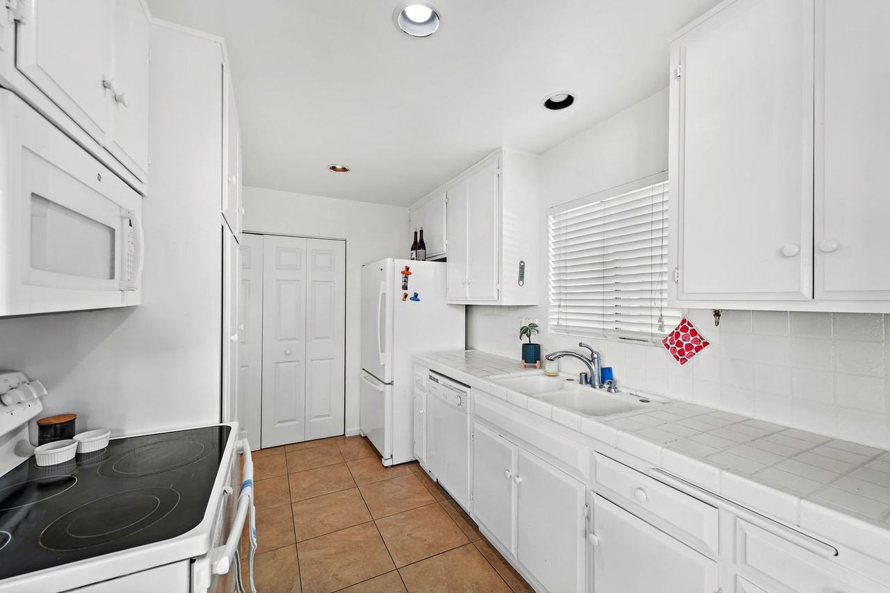 308 Camino San Clemente - Photo 5 of 28