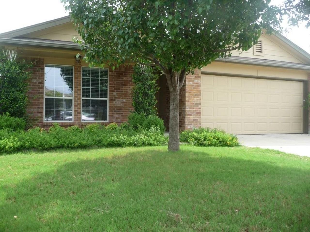 2713 Summerwalk Pl - Photo 2 of 27