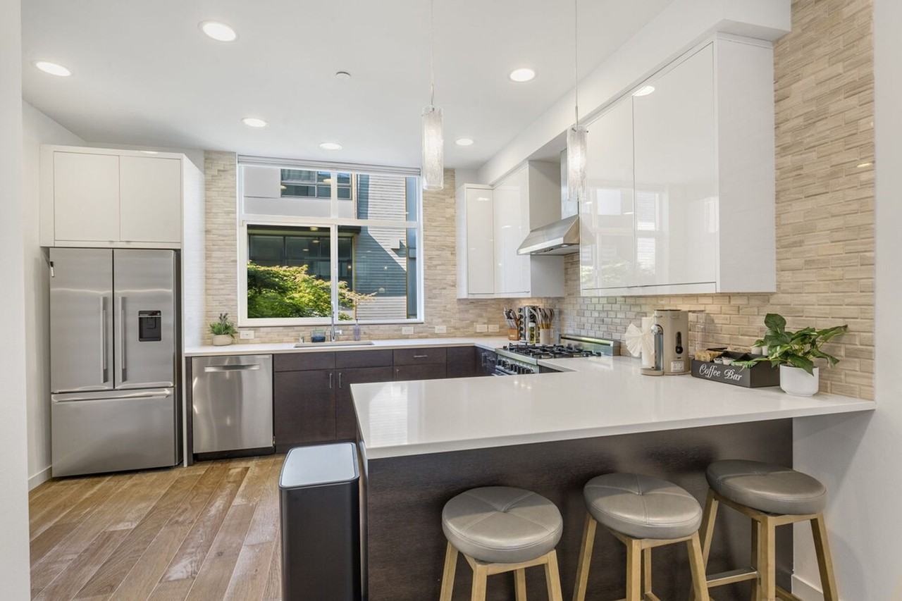 722 3rd Ave N #1232830P - Photo 4 of 45