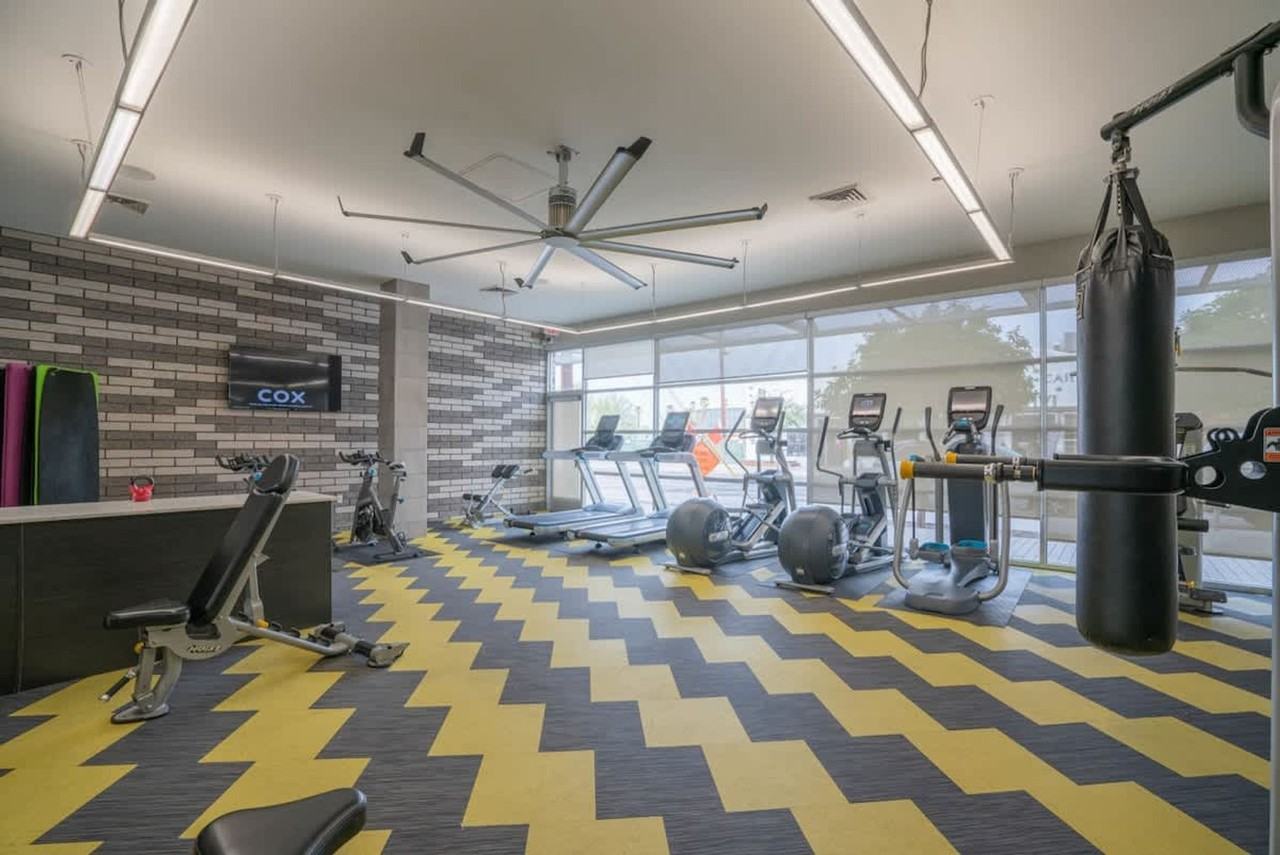 295 E Roosevelt St #1263016P - Photo 7 of 38