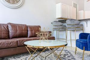 featured image of 1208 Carondelet St