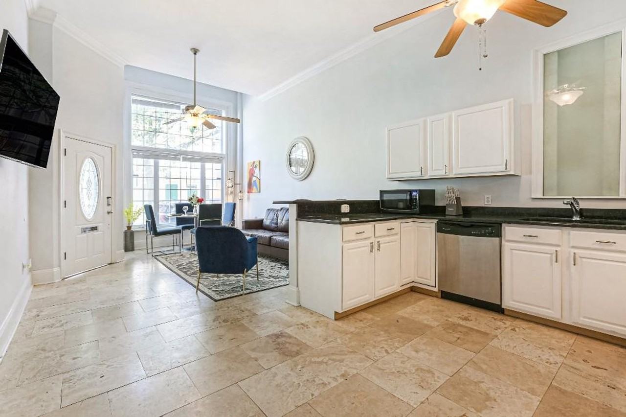 1208 Carondelet Street - Photo 3 of 48