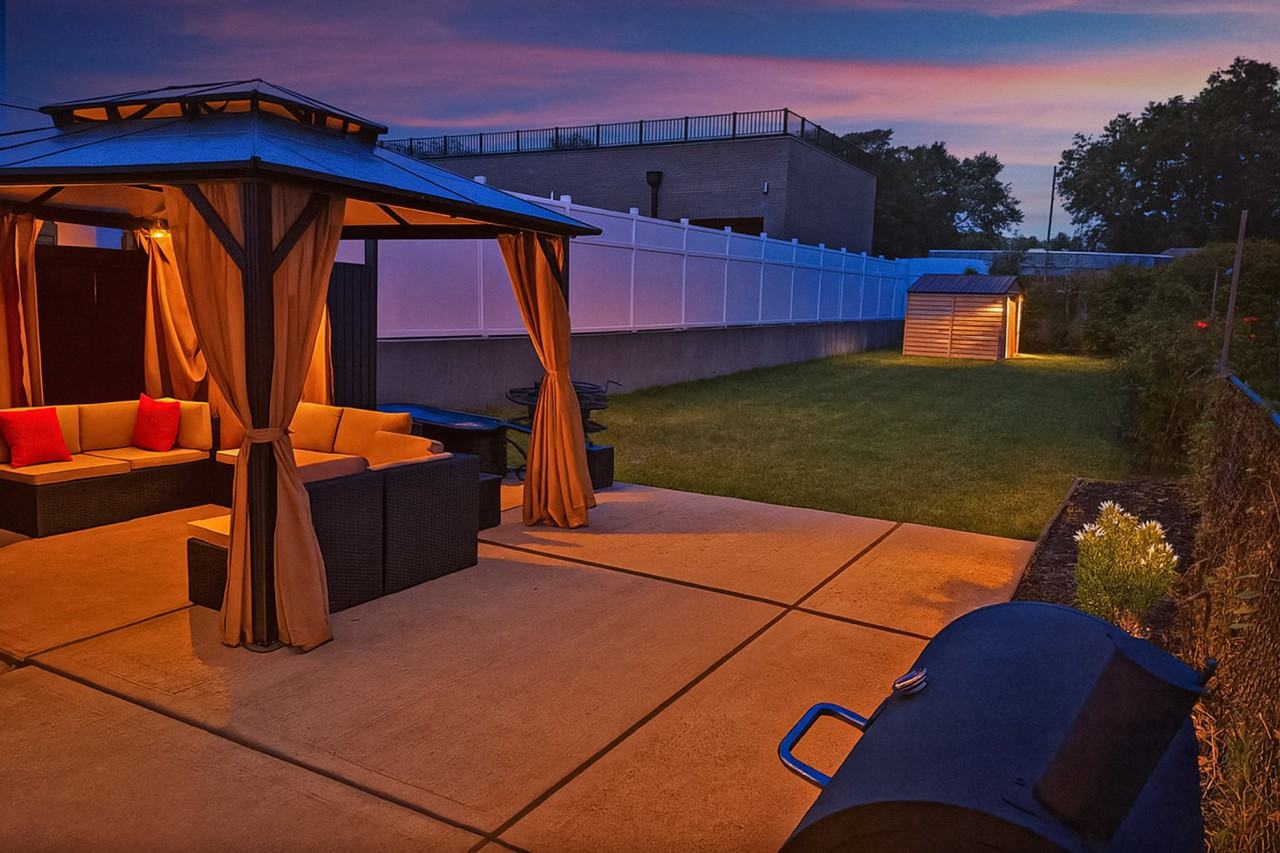 529 Avenue E - Photo 5 of 77