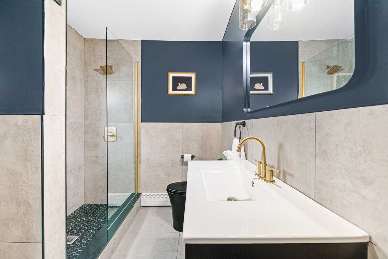 529 Avenue E - Photo 7 of 77