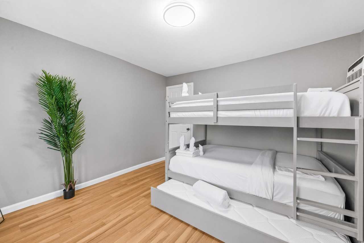 529 Avenue E - Photo 4 of 77