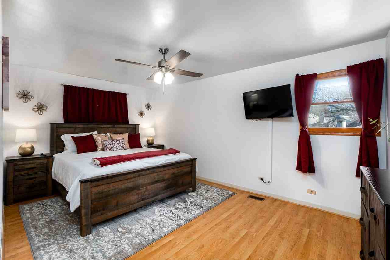 1420 Auburn Ave #1285078P - Photo 3 of 21