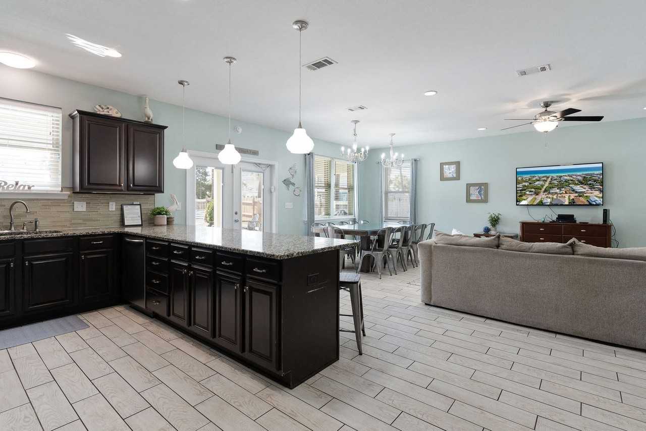 94 Dolphin St #1285918P - Photo 3 of 50