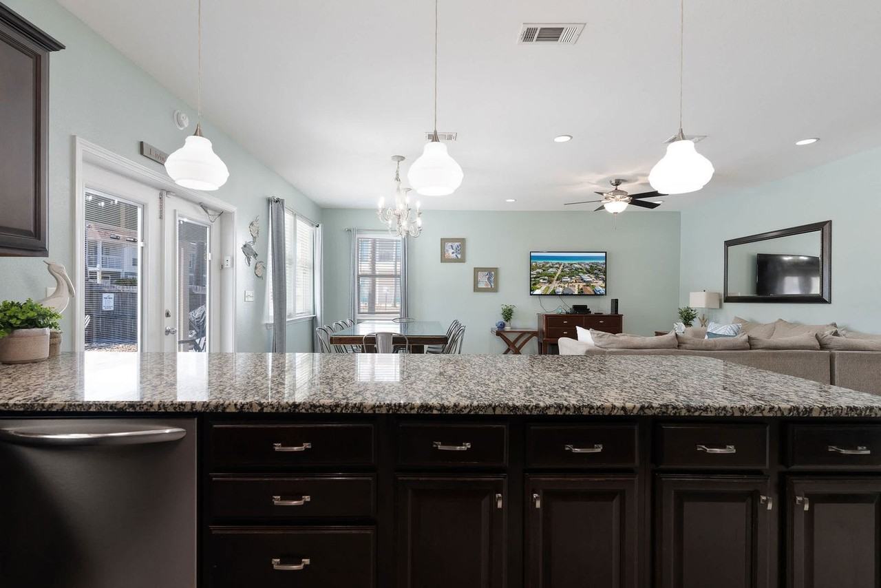 94 Dolphin St #1285918P - Photo 7 of 50